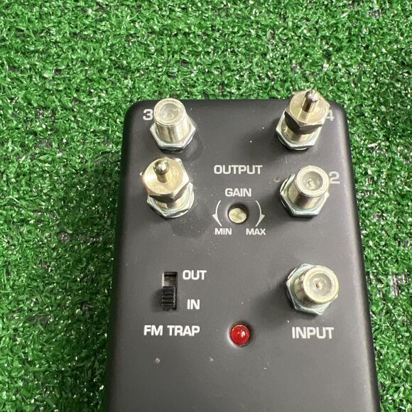 Radio Shack 75 Ohm Coax 4 Set Distribution Amplifier - Picture 4 of 8